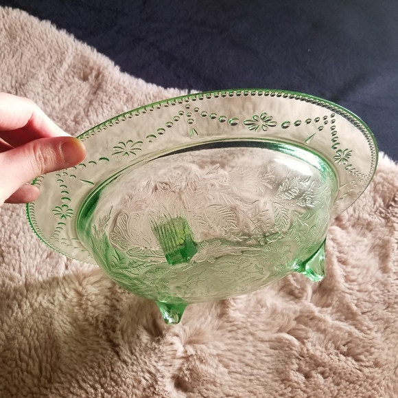 Vintage Depression Uranium Glass 3-legged Bowl Dish - Picture 5 of 9